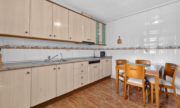 Resale - Apartment / flat -
Torrevieja - Torrevieja - Centre