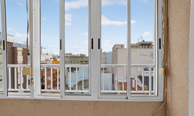 Resale - Apartment / flat -
Torrevieja - Torrevieja - Centre