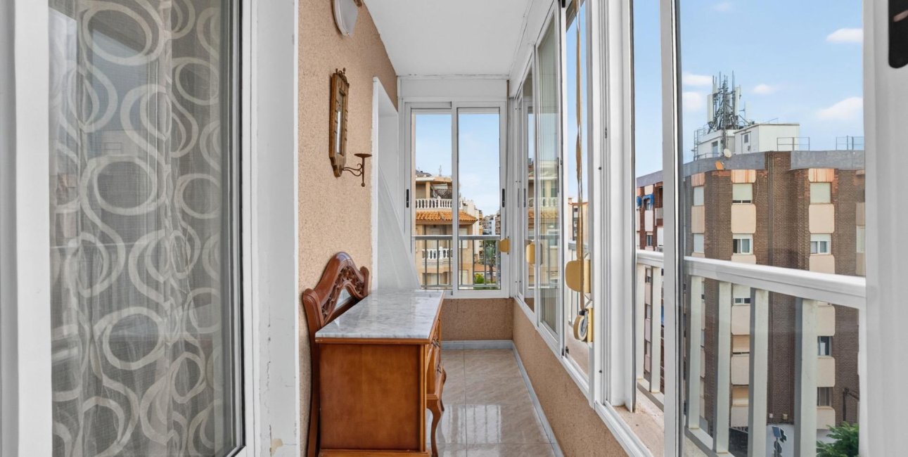Resale - Apartment / flat -
Torrevieja - Torrevieja - Centre
