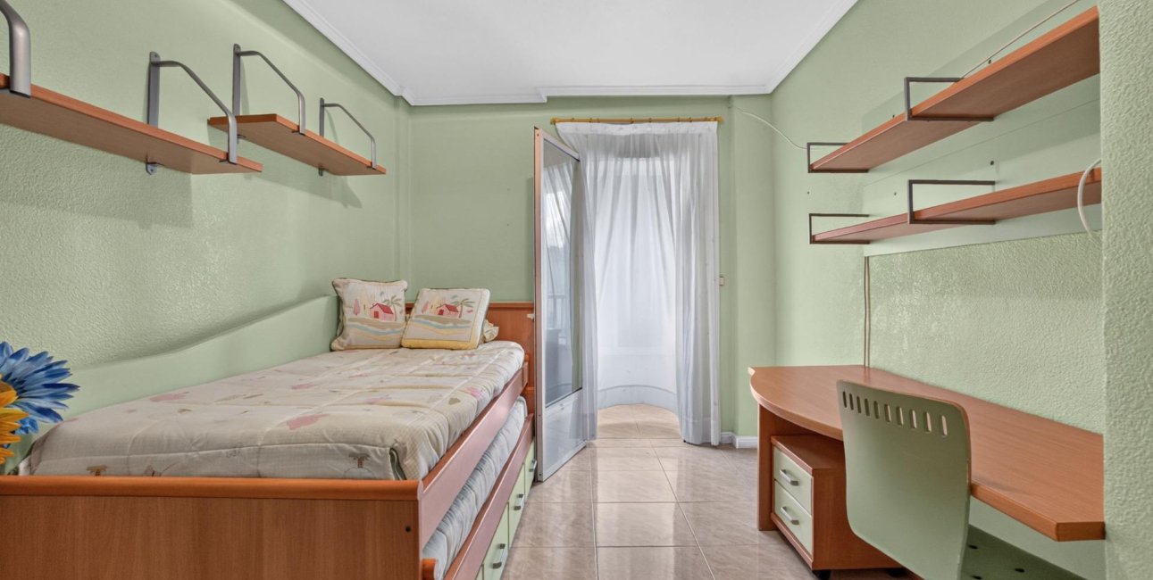 Resale - Apartment / flat -
Torrevieja - Torrevieja - Centre