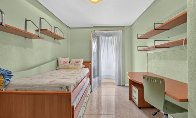 Resale - Apartment / flat -
Torrevieja - Torrevieja - Centre