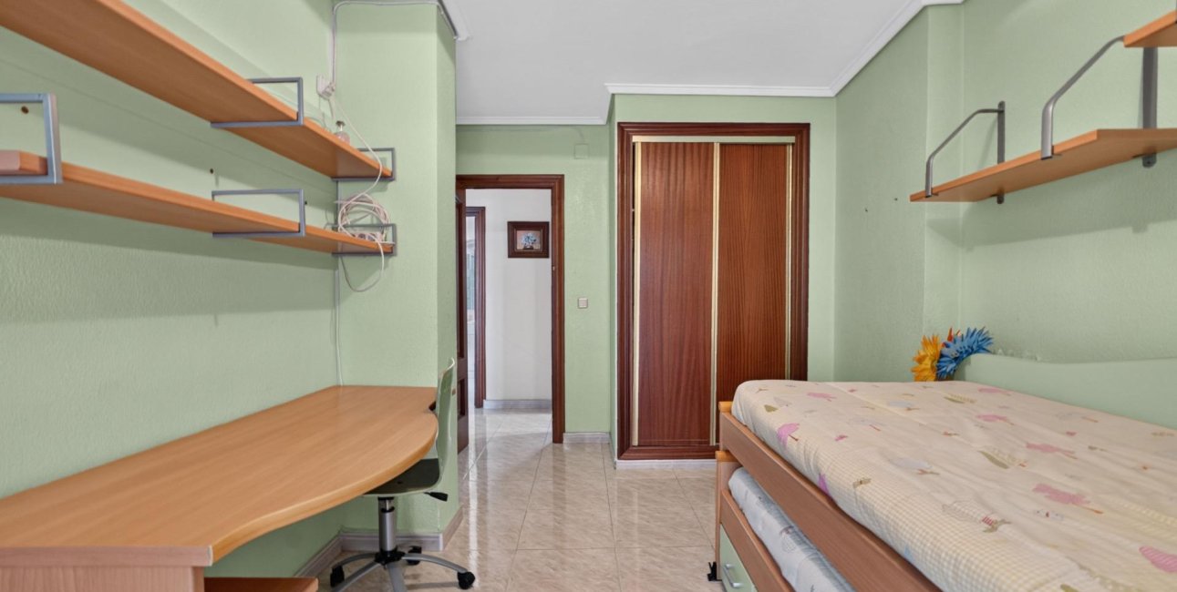 Resale - Apartment / flat -
Torrevieja - Torrevieja - Centre