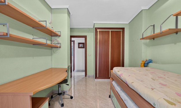Resale - Apartment / flat -
Torrevieja - Torrevieja - Centre