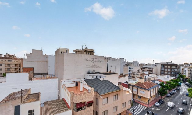 Resale - Apartment / flat -
Torrevieja - Torrevieja - Centre