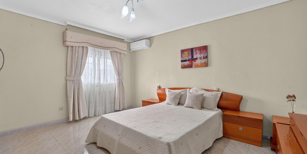 Resale - Apartment / flat -
Torrevieja - Torrevieja - Centre