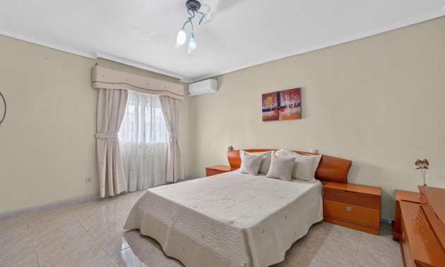 Resale - Apartment / flat -
Torrevieja - Torrevieja - Centre