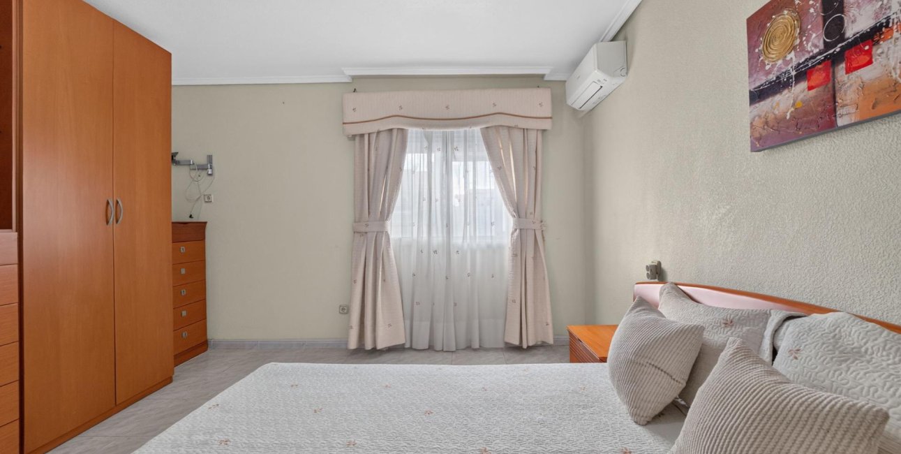 Resale - Apartment / flat -
Torrevieja - Torrevieja - Centre