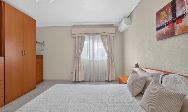 Resale - Apartment / flat -
Torrevieja - Torrevieja - Centre