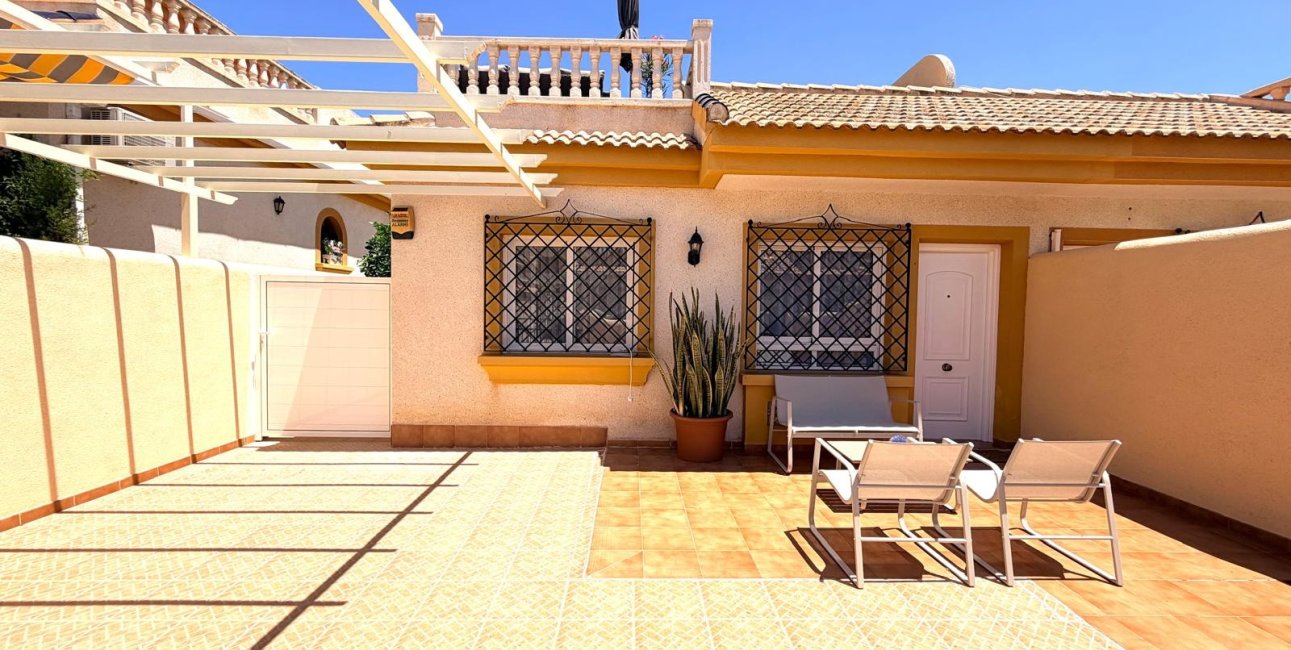 Resale - Townhouse -
Los Montesinos - Montesol Villas