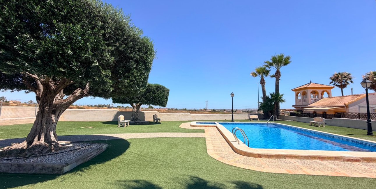 Resale - Townhouse -
Los Montesinos - Montesol Villas