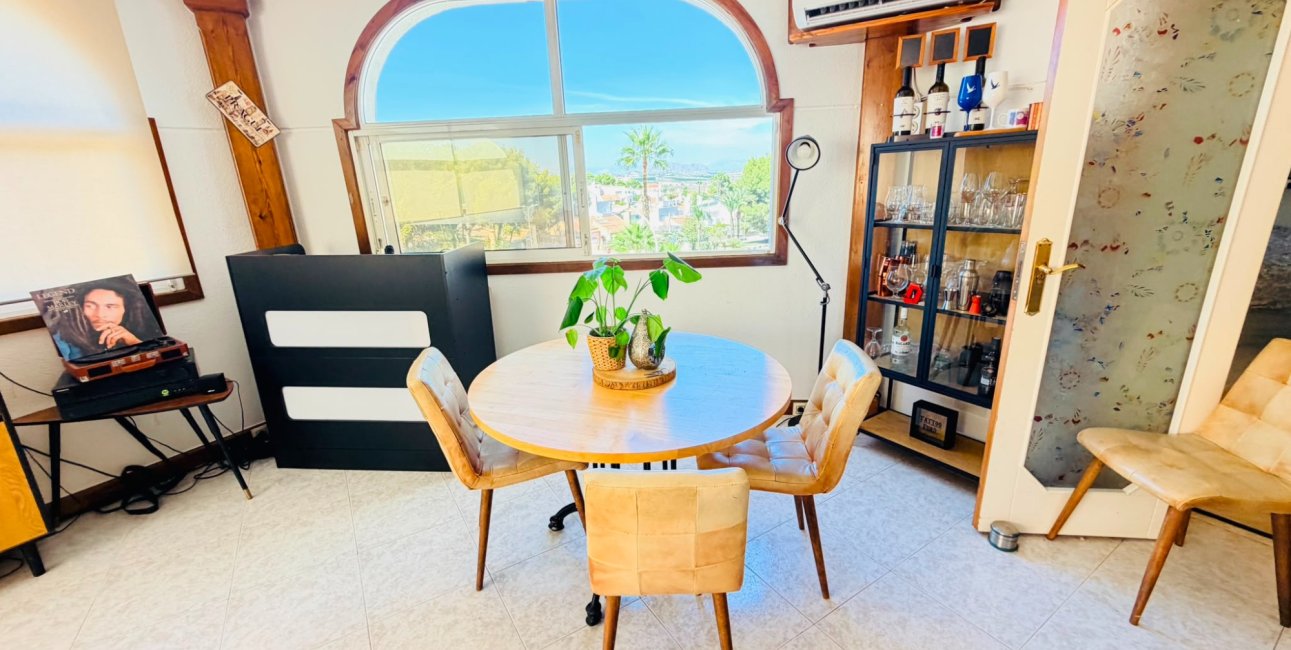 Reventa - Apartamento / piso -
San Miguel de Salinas - Las Comunicaciones