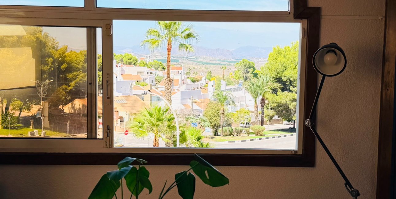 Reventa - Apartamento / piso -
San Miguel de Salinas - Las Comunicaciones