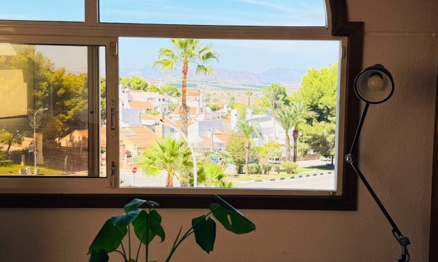 Reventa - Apartamento / piso -
San Miguel de Salinas - Las Comunicaciones