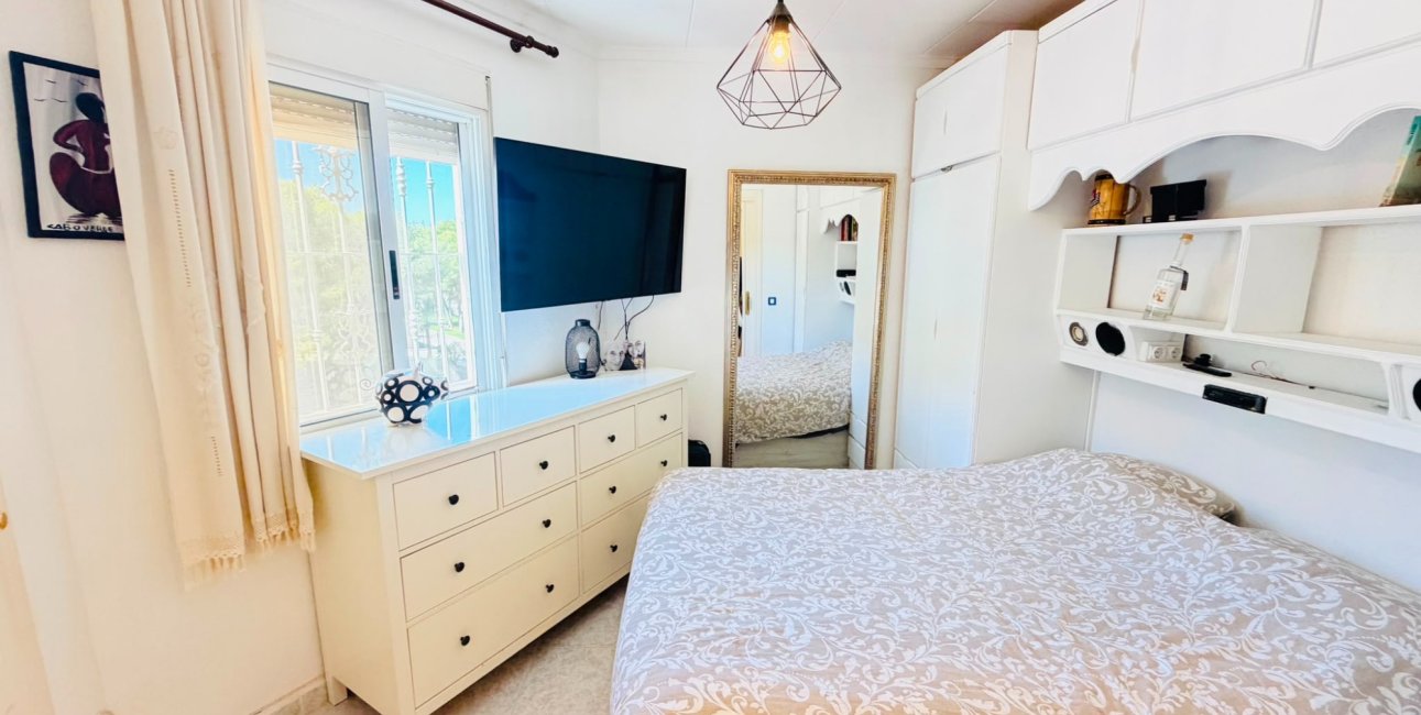 Reventa - Apartamento / piso -
San Miguel de Salinas - Las Comunicaciones