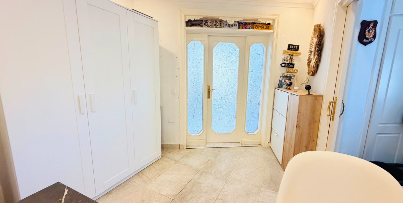 Reventa - Apartamento / piso -
San Miguel de Salinas - Las Comunicaciones