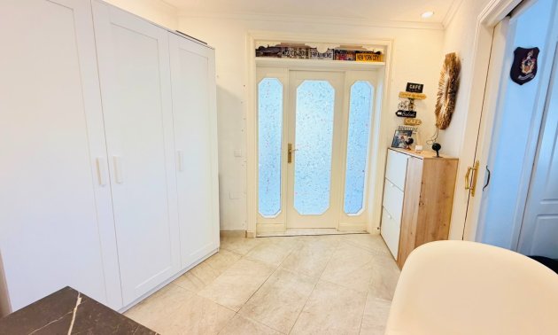 Reventa - Apartamento / piso -
San Miguel de Salinas - Las Comunicaciones