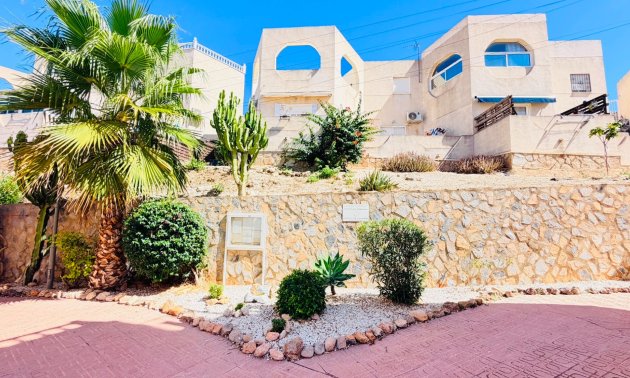 Reventa - Apartamento / piso -
San Miguel de Salinas - Las Comunicaciones