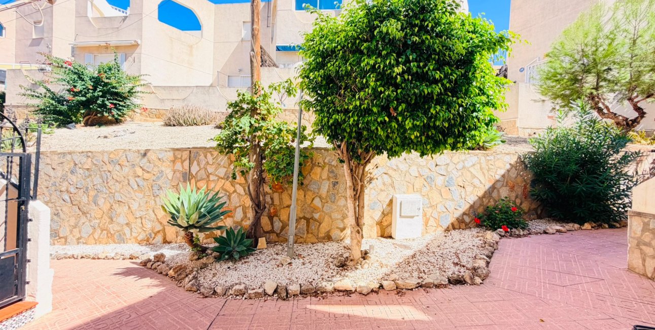 Reventa - Apartamento / piso -
San Miguel de Salinas - Las Comunicaciones