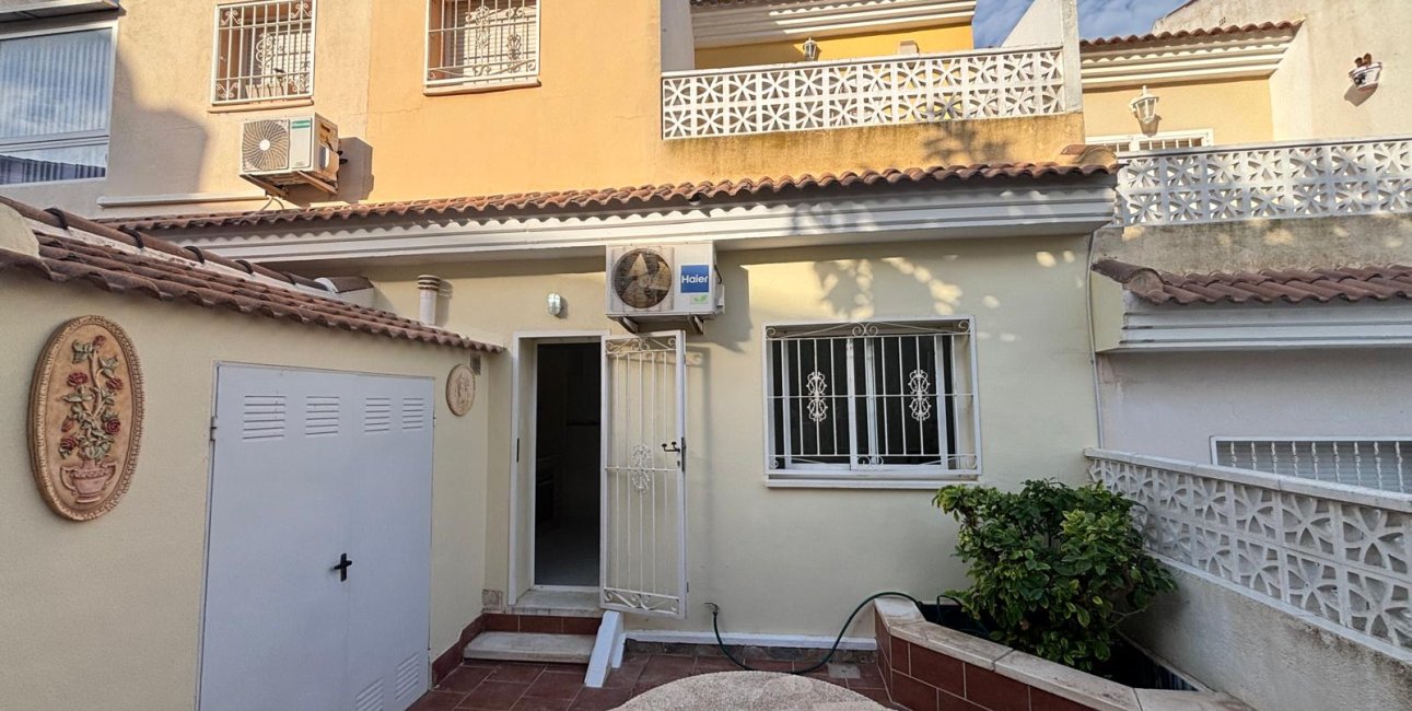 Resale - Townhouse -
Benijofar - Monte Azul
