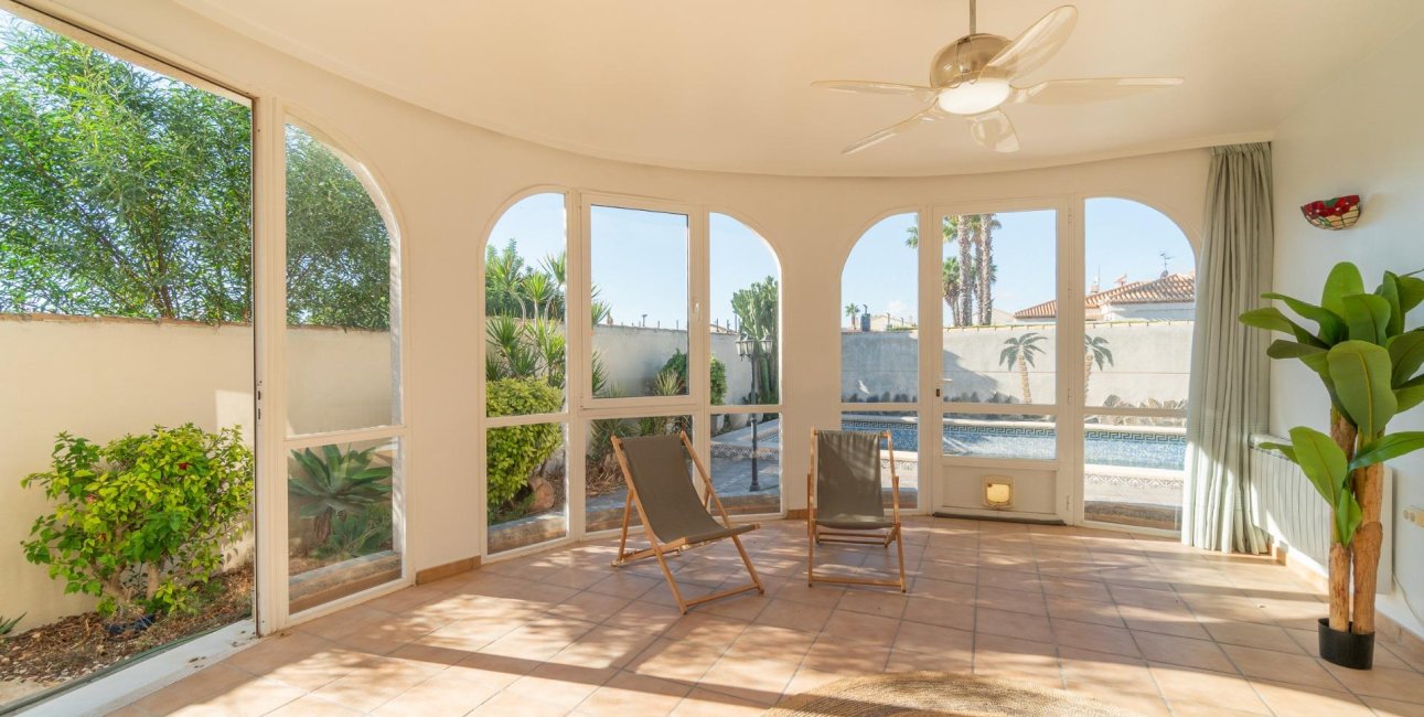 Resale - Villa -
Orihuela Costa - Playa Flamenca
