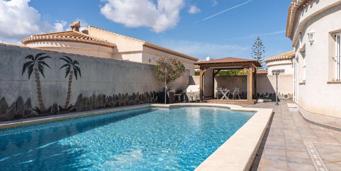 Resale - Villa -
Orihuela Costa - Playa Flamenca