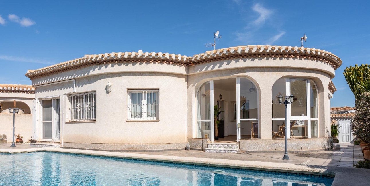 Resale - Villa -
Orihuela Costa - Playa Flamenca