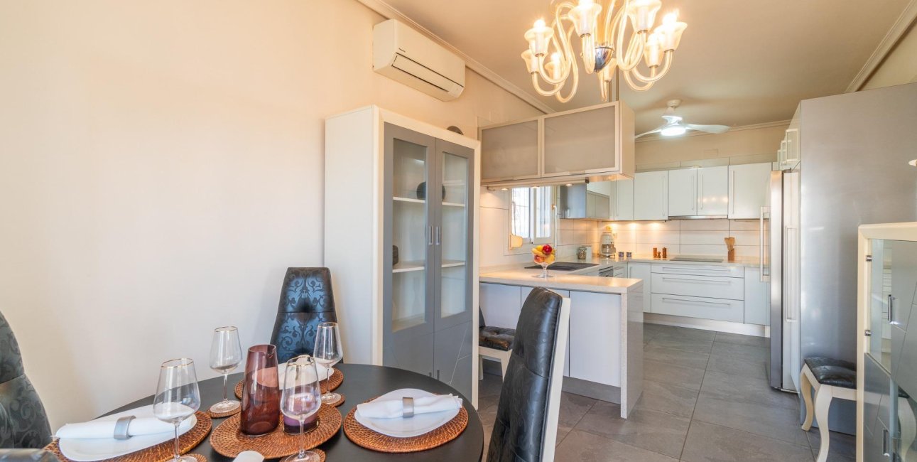 Resale - Villa -
Orihuela Costa - Playa Flamenca