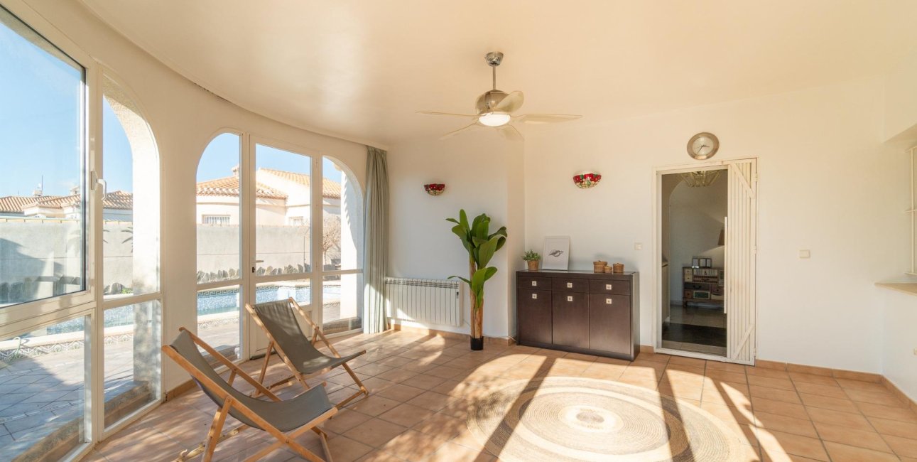 Resale - Villa -
Orihuela Costa - Playa Flamenca
