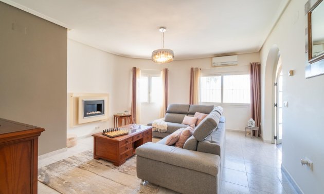 Resale - Villa -
Orihuela Costa - Playa Flamenca