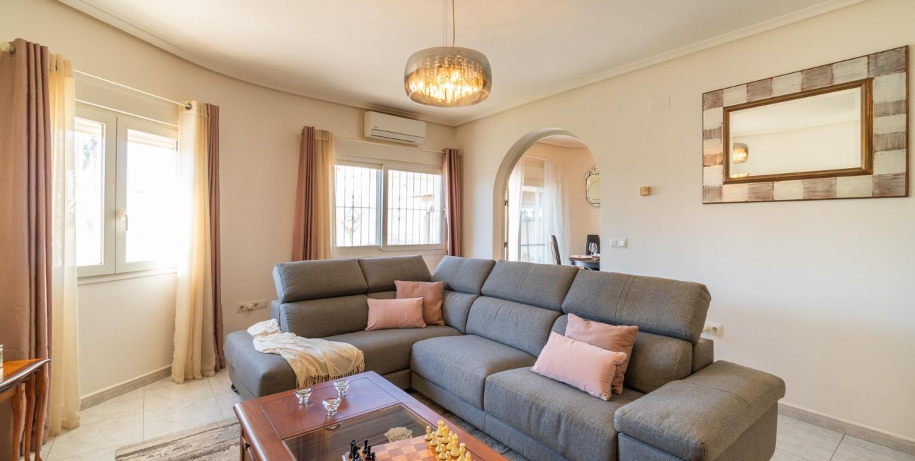 Resale - Villa -
Orihuela Costa - Playa Flamenca