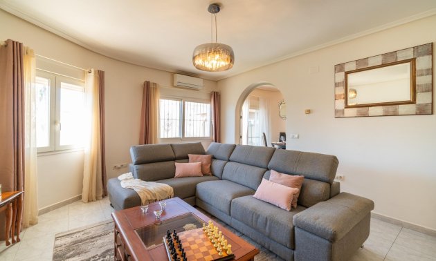 Resale - Villa -
Orihuela Costa - Playa Flamenca