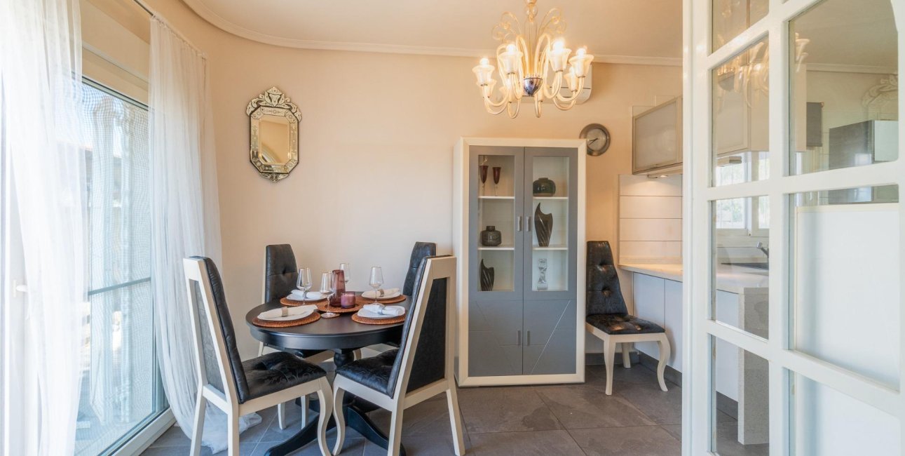 Resale - Villa -
Orihuela Costa - Playa Flamenca
