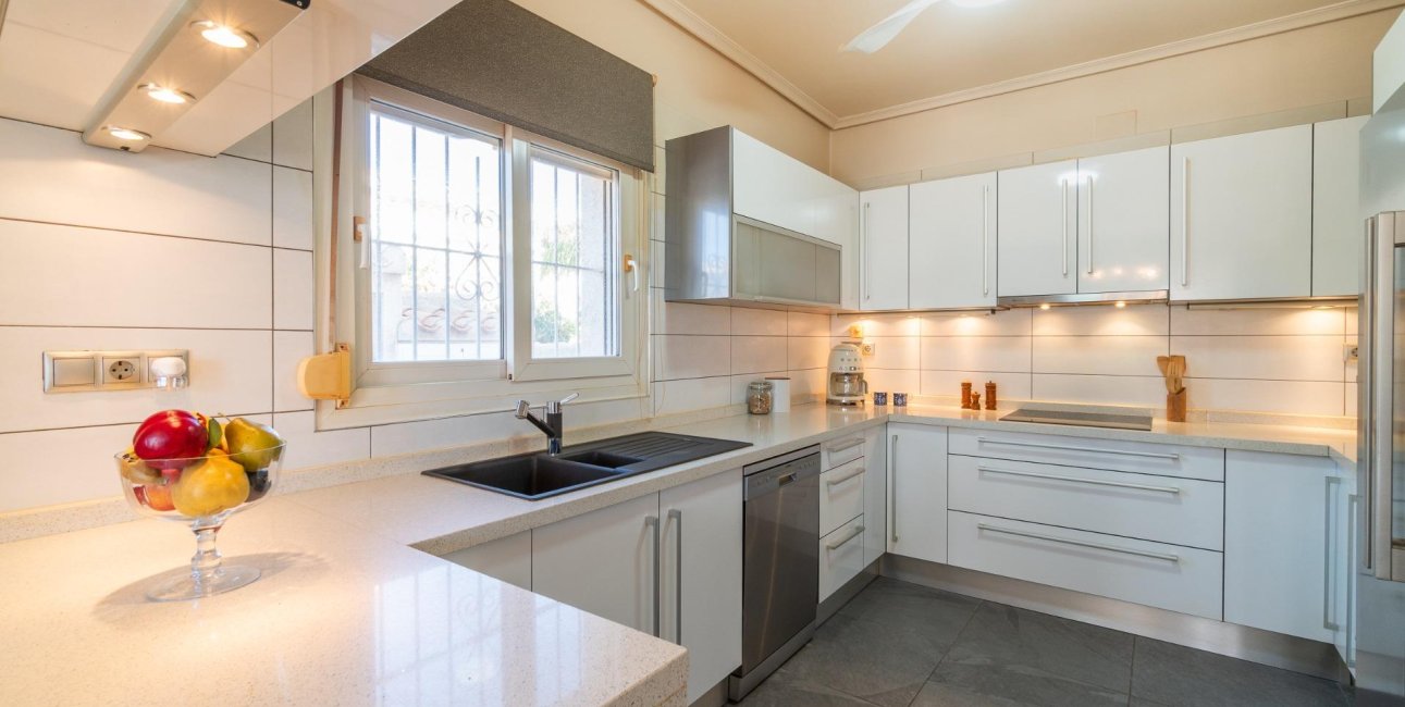 Resale - Villa -
Orihuela Costa - Playa Flamenca