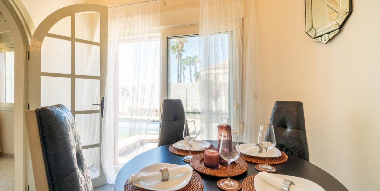 Resale - Villa -
Orihuela Costa - Playa Flamenca