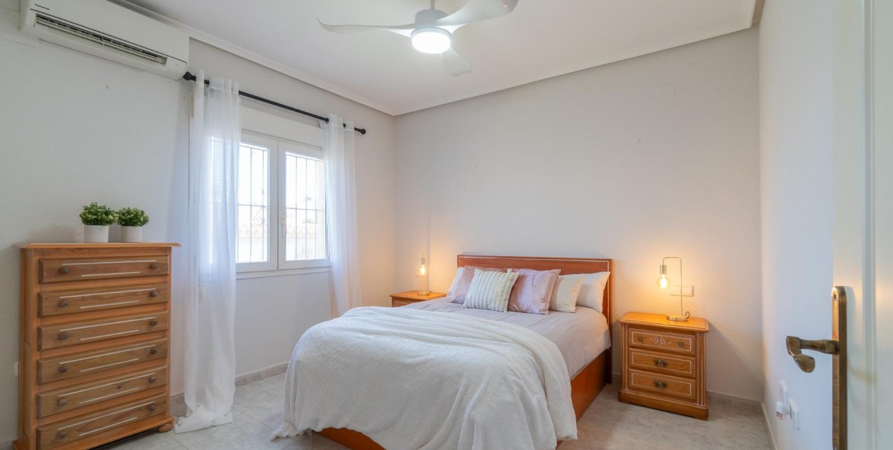 Resale - Villa -
Orihuela Costa - Playa Flamenca