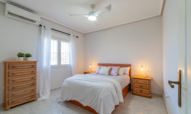 Resale - Villa -
Orihuela Costa - Playa Flamenca