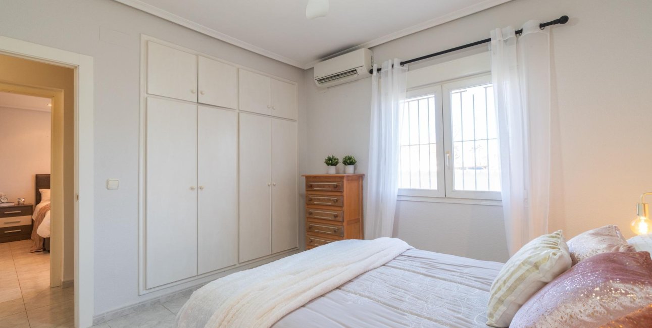 Resale - Villa -
Orihuela Costa - Playa Flamenca