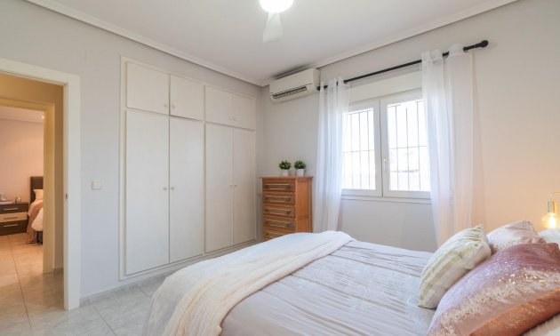 Resale - Villa -
Orihuela Costa - Playa Flamenca