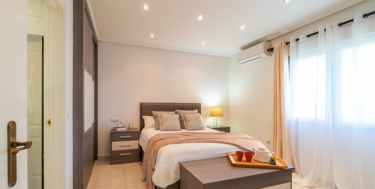 Resale - Villa -
Orihuela Costa - Playa Flamenca