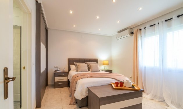 Resale - Villa -
Orihuela Costa - Playa Flamenca