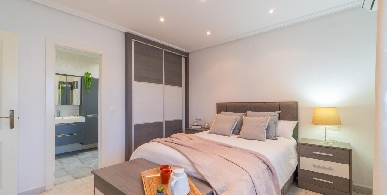 Resale - Villa -
Orihuela Costa - Playa Flamenca
