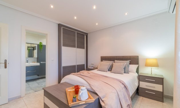 Resale - Villa -
Orihuela Costa - Playa Flamenca