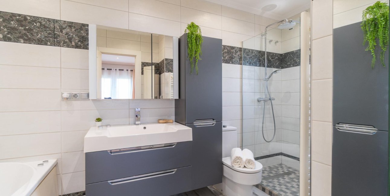 Resale - Villa -
Orihuela Costa - Playa Flamenca