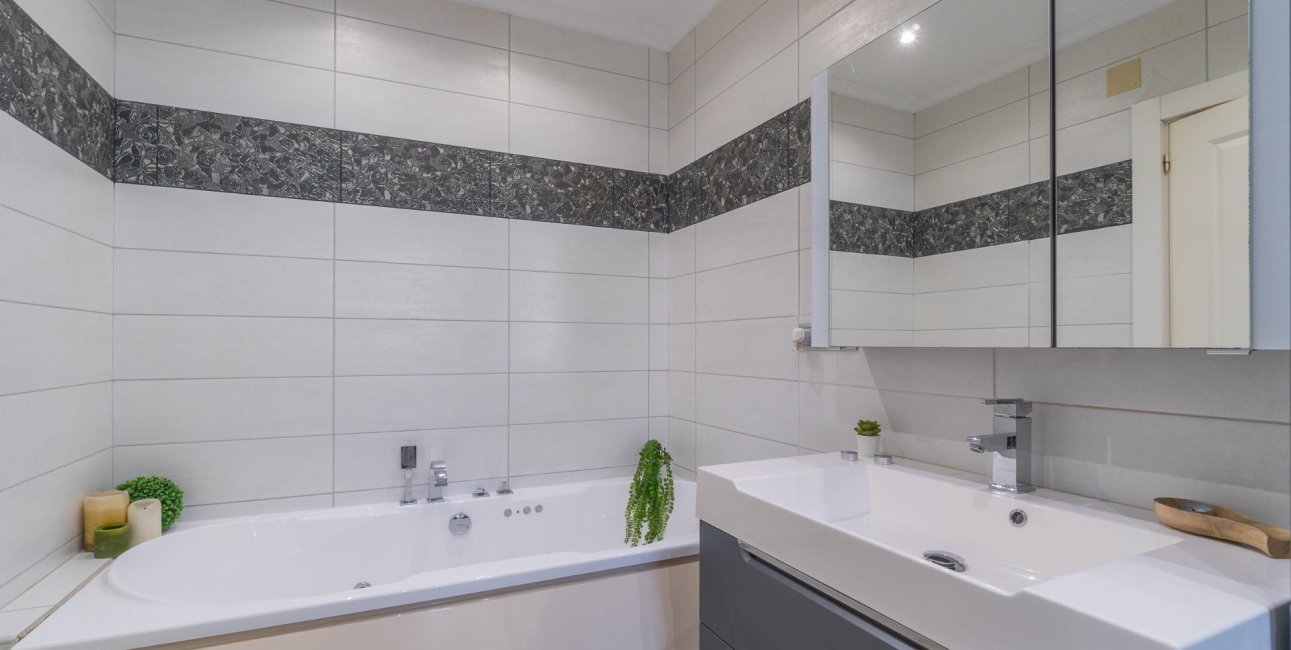 Resale - Villa -
Orihuela Costa - Playa Flamenca