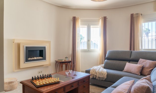 Resale - Villa -
Orihuela Costa - Playa Flamenca