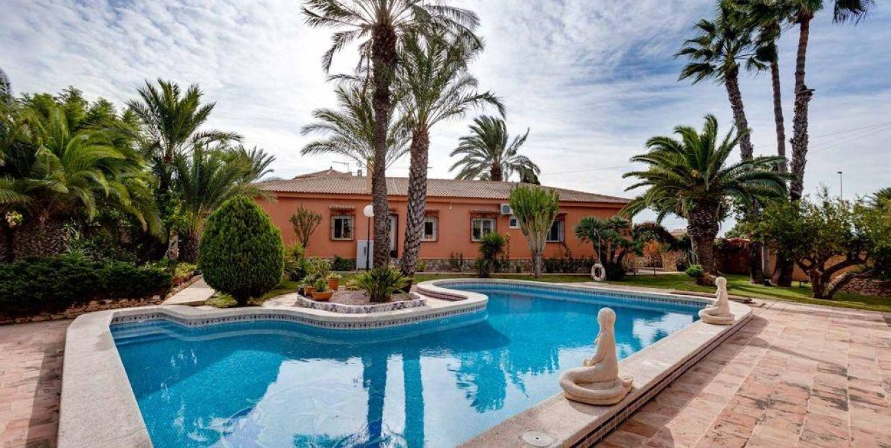 Resale - Villa -
Torrevieja - El Chaparral