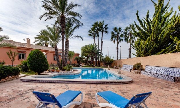 Resale - Villa -
Torrevieja - El Chaparral