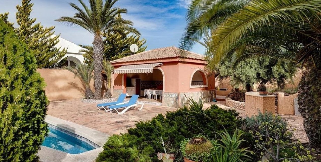 Resale - Villa -
Torrevieja - El Chaparral