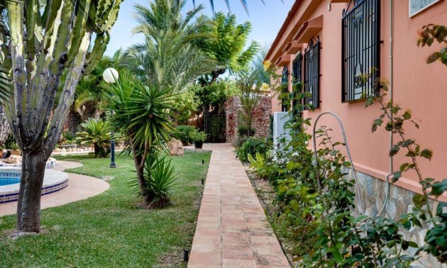 Resale - Villa -
Torrevieja - El Chaparral