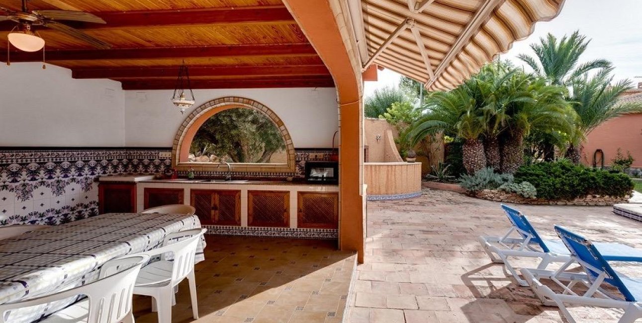 Resale - Villa -
Torrevieja - El Chaparral